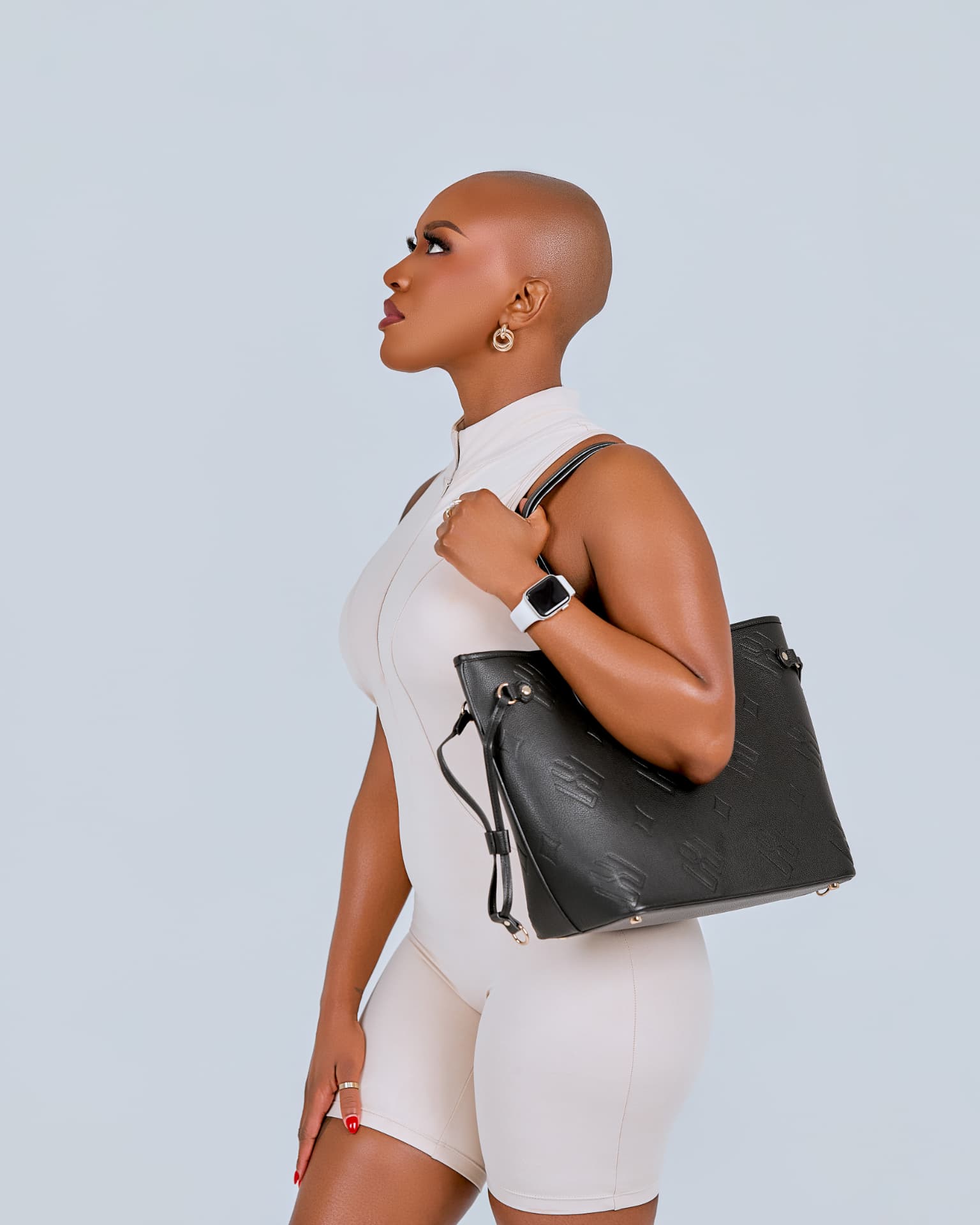 Luxella Monogram Neverfull carried on the shoulder