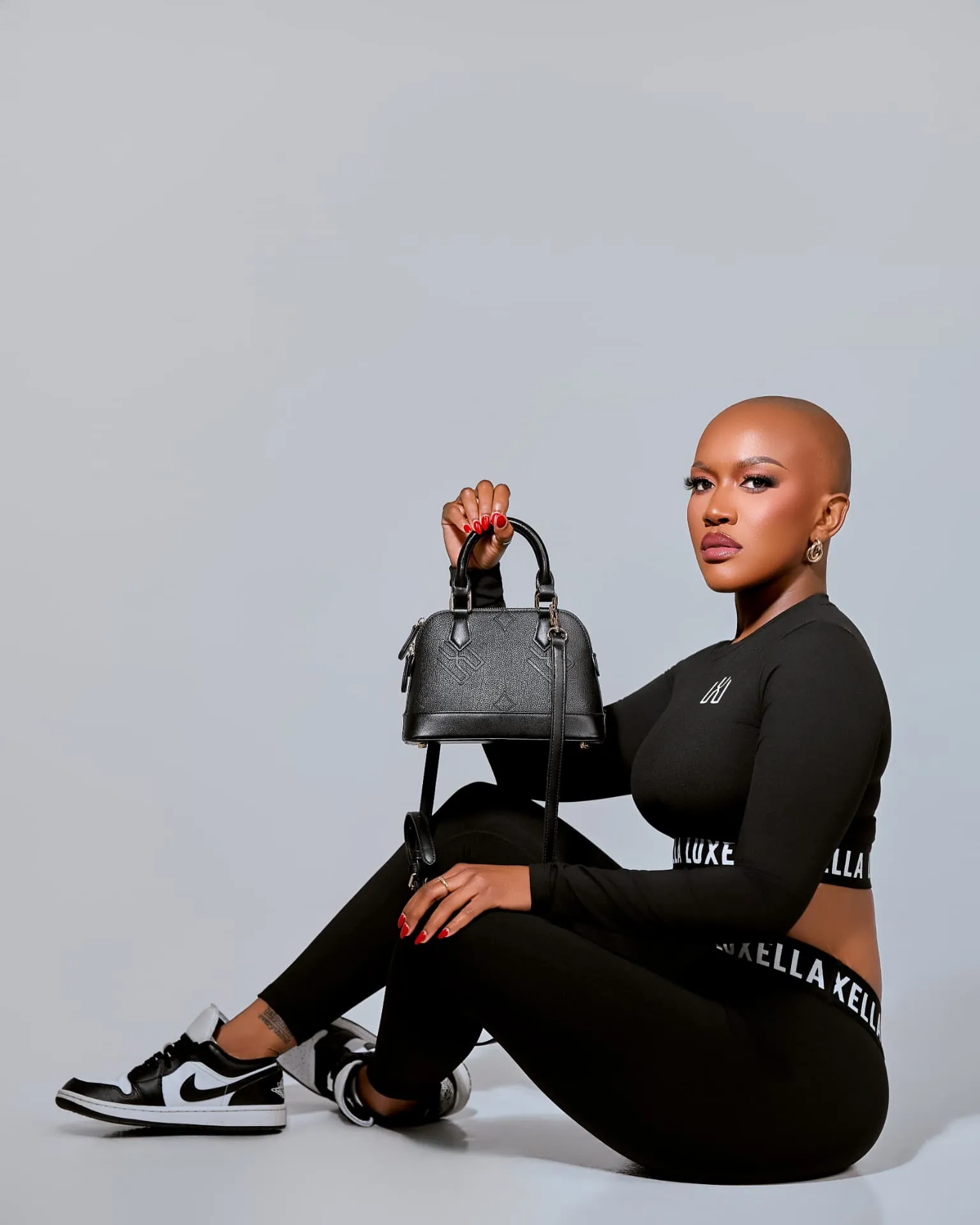 Seated portrait with the Noir Dome Mini top handle